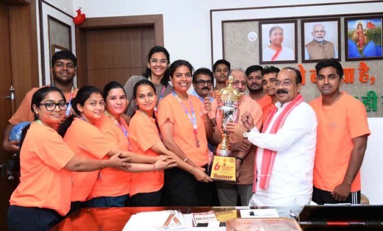 उप मुख्यमंत्री अरुण साव से फेडरेशन कप मिक्स्ड नेटबॉल चैंपियनशिप में रजत पदक जीतने वाले खिलाड़ियों ने की मुलाकात…. उप मुख्यमंत्री अरुण साव से फेडरेशन कप मिक्स्ड नेटबॉल चैंपियनशिप में रजत पदक जीतने वाले खिलाड़ियों ने की मुलाकात….