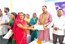 मझौली शिविर में सविता को मौके पर मिला आयुष्मान कार्ड, ग्रामीणों की समस्याओं का हुआ त्वरित निराकरणस्वास्थ्य मंत्री श्याम बिहारी जायसवाल ने अपने हाथों से सौंपा आयुष्मान कार्ड…..