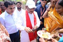 एक ग्रामीण का न्योता, मुख्यमंत्री का अपनापन – प्रधानमंत्री आवास से साकार हुआ सपना, मुख्यमंत्री ने कराया गृह प्रवेश…..