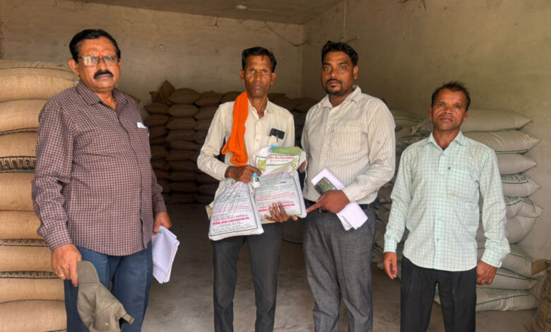 ’खरीफ सीजन के लिए खाद-बीज का पर्याप्त भंडारण’, ’वितरण में गड़बड़ी पर प्रशासन सख्त, 8 केंद्रों पर बैन’….. ’खरीफ सीजन के लिए खाद-बीज का पर्याप्त भंडारण’, ’वितरण में गड़बड़ी पर प्रशासन सख्त, 8 केंद्रों पर बैन’…..