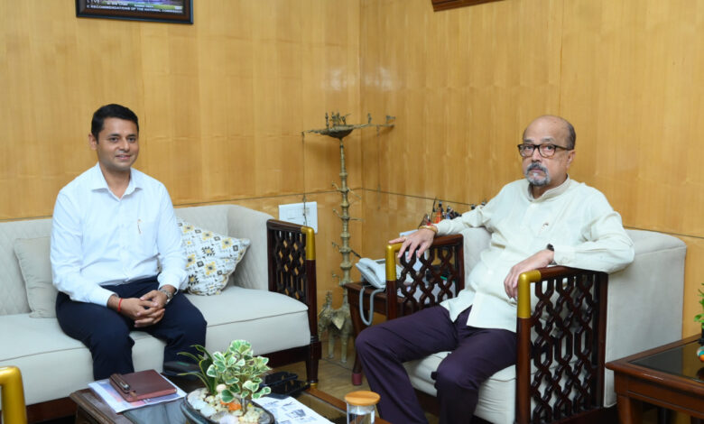 ’राज्यपाल रमेन डेका ने पर्यटन स्थलों का विकास एवं सुविधाएं बढ़ाने के दिए निर्देश’….