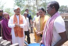 कच्ची झोपड़ी से पक्के घर तक का सपना हो रहा साकार, मुख्यमंत्री ने ईंट जोड़कर किया श्रमदान : भैंसामुड़ा में पीएम आवास निर्माण का किया औचक अवलोकन….