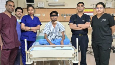 10 साल से खाँसी में खून की समस्या झेल रहे युवक को अम्बेडकर अस्पताल में मिली नई जिंदगी, इमरजेंसी में सफल लोबेक्टॉमी सर्जरी, फेफड़े का संक्रमित हिस्सा काटकर निकाला, बीमारी से दी राहत….