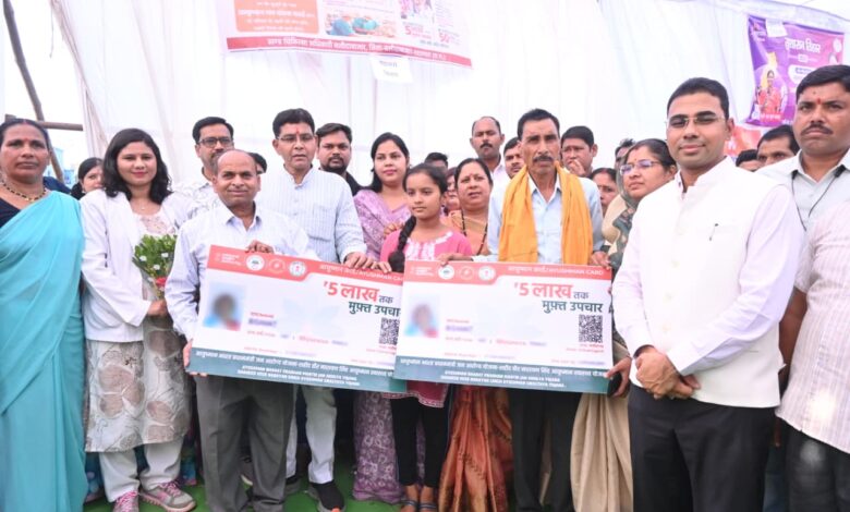 सुशासन तिहार : राजस्व मंत्री ने अधिकारियों को चेताया जनसमस्याओं के निराकरण में लापरवाही बर्दाश्त नहीं, डिजिटल किसान किताब बनाने में बलौदाबाजार-भाटापारा जिला प्रदेश में अव्वल…..