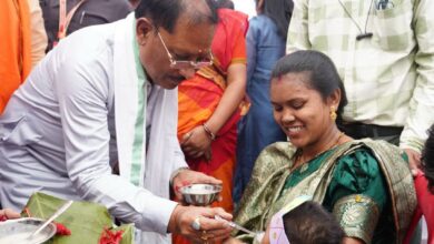 ’मुख्यमंत्री विष्णु देव साय ने बच्चों को कराया अन्नप्राशन, गर्भवती महिलाओं की गोदभराई कार्यक्रम में दी शुभकामनाएं’….