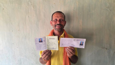 मुख्यमंत्री हेल्पलाइन 1076 का असरः बैल चराते किसान की एक कॉल पर प्रशासन ने घर पहुंचकर सुलझाई समस्या….. मुख्यमंत्री हेल्पलाइन 1076 का असरः बैल चराते किसान की एक कॉल पर प्रशासन ने घर पहुंचकर सुलझाई समस्या…..