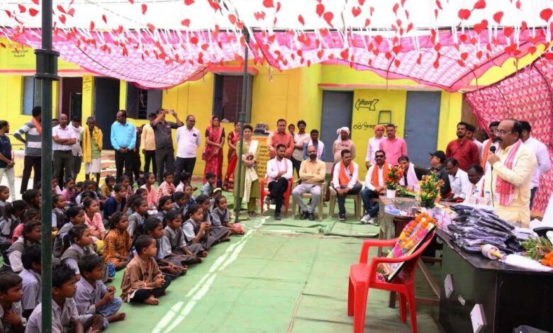 हर बच्चे तक बेहतर शिक्षा और सुविधाएं पहुंचाना सरकार की प्राथमिकता : उप मुख्यमंत्री अरुण साव….. हर बच्चे तक बेहतर शिक्षा और सुविधाएं पहुंचाना सरकार की प्राथमिकता : उप मुख्यमंत्री अरुण साव…..