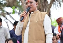 बरगद की छांव में सजी मुख्यमंत्री विष्णु देव साय की चौपाल : सक्ती जिले के ग्राम ठठारी में ग्रामीणों से किया सीधा संवाद…