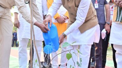 मुख्यमंत्री विष्णु देव साय ने ‘एक पेड़ मां के नाम’ अभियान के तहत किया पीपल का पौधारोपण, पर्यावरण संरक्षण का दिया संदेश, जनप्रतिनिधियों ने भी किया वृक्षारोपण…..