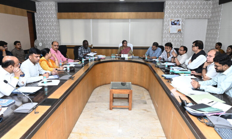 निर्माण और जन सुविधाएं विकसित करने के कार्यों को गति देने सक्रियता से करें मॉनिटरिंग – श्रीमती शंगीता आर…. निर्माण और जन सुविधाएं विकसित करने के कार्यों को गति देने सक्रियता से करें मॉनिटरिंग – श्रीमती शंगीता आर….