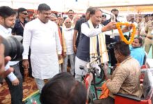 जब मुख्यमंत्री साय ने थामा हाथ, तो दिव्यांग हितग्राही की जिंदगी में लौटी उम्मीद की रौशनी, सुशासन तिहार के समाधान शिविर में मिली बैटरी चलित ट्रायसायकल, संघर्ष भरी जिंदगी को मिला नया सहारा…..