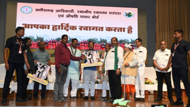 पारंपरिक उपचार पद्धति के संरक्षण में छत्तीसगढ़ बना मिसाल, 11 वैद्य सम्मेलनों से 1600 से अधिक वैद्यों को मिला प्रशिक्षण, हीलर हर्बल गार्डन और आधुनिक उपकरणों से बढ़ी क्षमता….