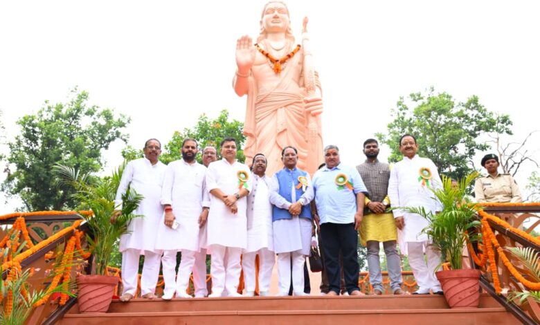 मातृशक्ति एवं प्रकृति के प्रति श्रद्धा का अनुपम संगम : मुख्यमंत्री विष्णु देव साय ने फॉरेस्ट रेस्ट हाउस “राम वाटिका” में स्थापित भगवान श्री राम की प्रतिमा को नमन कर प्राप्त किया आशीर्वाद….