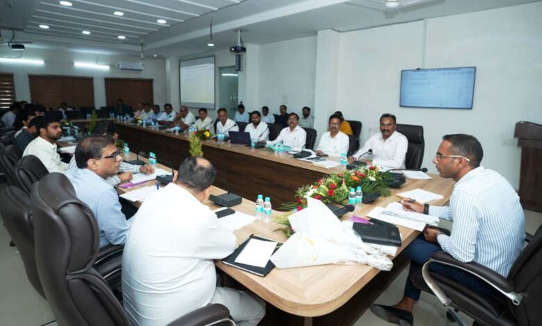भारतमाला परियोजना के दो राष्ट्रीय राजमार्गों के काम मार्च-2027 तक होंगे पूरे, पीडब्लूडी सचिव ने अधिकारियों व ठेकेदारों की बैठक लेकर राष्ट्रीय राजमार्गों के कार्यों की समीक्षा की… भारतमाला परियोजना के दो राष्ट्रीय राजमार्गों के काम मार्च-2027 तक होंगे पूरे, पीडब्लूडी सचिव ने अधिकारियों व ठेकेदारों की बैठक लेकर राष्ट्रीय राजमार्गों के कार्यों की समीक्षा की…