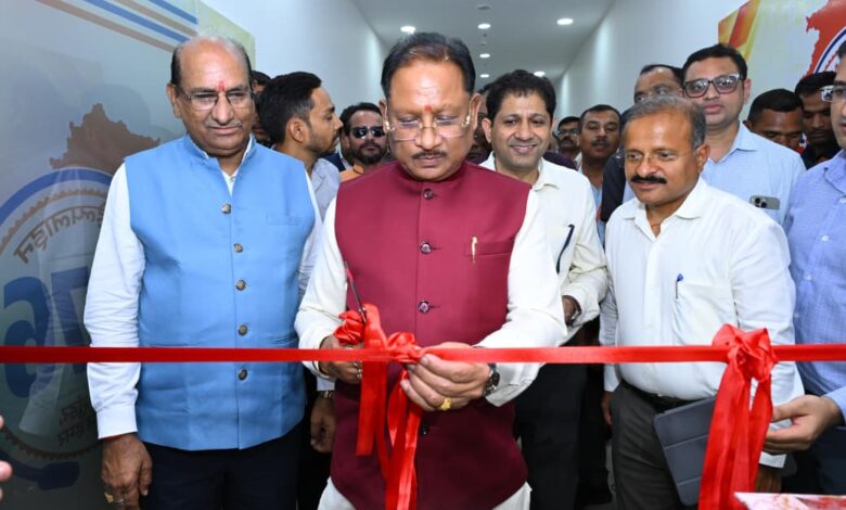 मुख्यमंत्री विष्णुदेव साय ने किया मुख्यमंत्री हेल्पलाइन एवं शिकायत प्रबंधन प्रणाली का अवलोकन…..