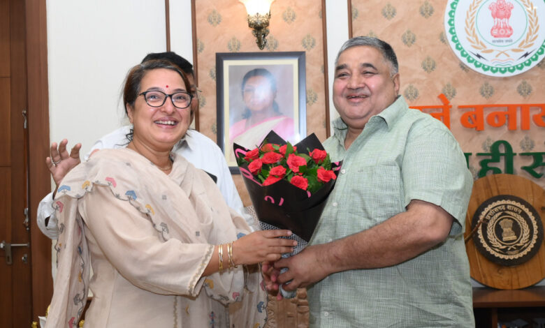 सिंधी अकादमी की अध्यक्ष सुषमा जेठानी ने मंत्री राजेश अग्रवाल से की सौजन्य मुलाकात…..