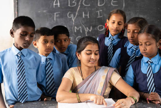 छत्तीसगढ़ के स्कूलों में अब गूंजेंगे राष्ट्रगान, राज्यगीत और भोजन मंत्र; शिक्षा विभाग ने जारी किए कड़े निर्देश….