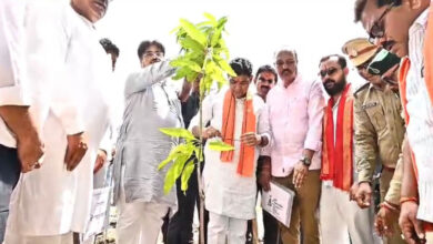 एक पेड़ मां के नाम” अभियान के तहत प्रभारी मंत्री टंकराम वर्मा ने किया पौधारोपण…… एक पेड़ मां के नाम” अभियान के तहत प्रभारी मंत्री टंकराम वर्मा ने किया पौधारोपण……