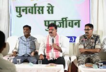 पुनर्वासित युवाओं से मिले उप मुख्यमंत्री विजय शर्मा और वन मंत्री केदार कश्यप, गांवों के विकास में सहभागी बनने का किया आह्वान, सिंचाई व्यवस्था के दिए निर्देश….