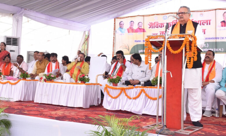 कृषि की नवीनतम एवं आधुनिक तकनीकों को अपनाएं कृषक: विधानसभा अध्यक्ष डॉ. रमन सिंह…. कृषि की नवीनतम एवं आधुनिक तकनीकों को अपनाएं कृषक: विधानसभा अध्यक्ष डॉ. रमन सिंह….