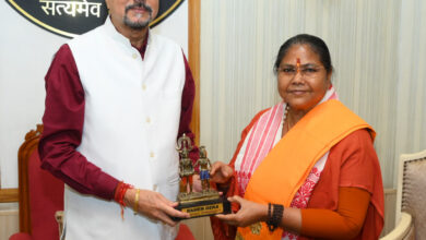 राज्यपाल रमेन डेका से राष्ट्रीय पिछड़ा वर्ग आयोग की अध्यक्ष साध्वी निरंजन ज्योति ने की सौजन्य भेंट….