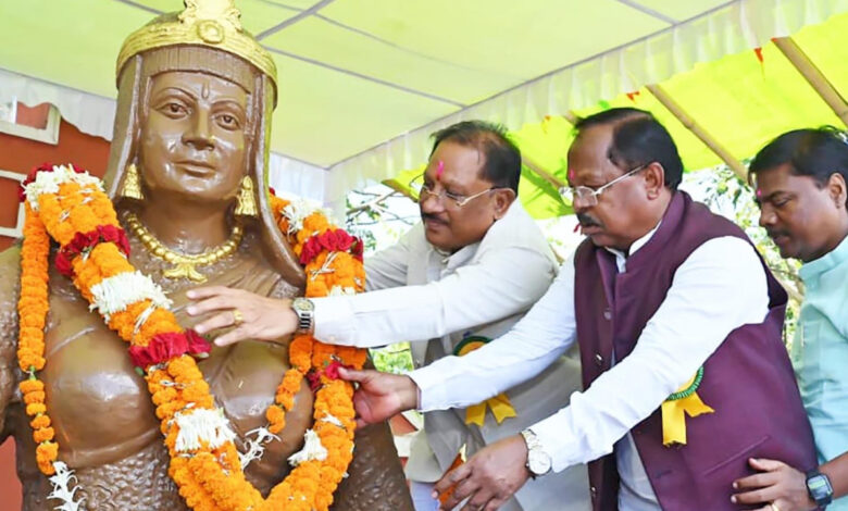 वीरांगना रानी दुर्गावती का शौर्य और बलिदान राष्ट्र की प्रेरणा का अमर स्रोत : मुख्यमंत्री विष्णुदेव साय….. वीरांगना रानी दुर्गावती का शौर्य और बलिदान राष्ट्र की प्रेरणा का अमर स्रोत : मुख्यमंत्री विष्णुदेव साय…..