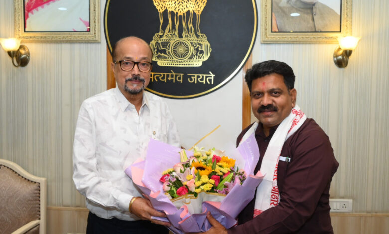 राज्यपाल रमेन डेका से उप मुख्यमंत्री विजय शर्मा ने सौजन्य भेंट की… राज्यपाल रमेन डेका से उप मुख्यमंत्री विजय शर्मा ने सौजन्य भेंट की…