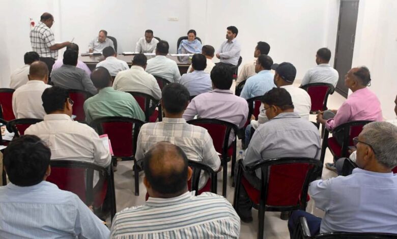 लोक निर्माण विभाग के सचिव ने कार्यों की धीमी गति पर जताई नाराजगी, कार्यों में अपेक्षित प्रगति नहीं लाने वाले ठेकेदारों को नोटिस जारी करने तथा ब्लैक-लिस्ट करने के दिए निर्देश….