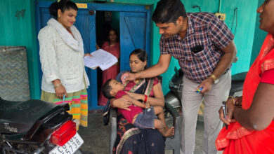 जिला टीकाकरण अधिकारी स्वयं उतरे पल्स पोलियो अभियान में, घर-घर पहुंचकर बच्चों को पिलाई “दो बूंद जिंदगी की”….