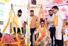 जन्मदिवस पर मौसमी फलों और लड्डू से तौले गए वित्त मंत्री ओपी चौधरी…..