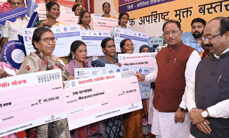 स्ट्रीट वेंडर्स के सपनों को मिली नई उड़ान, छत्तीसगढ़ में 1.12 लाख से अधिक वेंडर्स को मिला आर्थिक संबल……