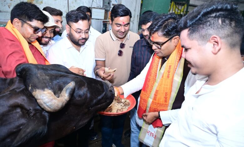 जन्मदिवस के अवसर पर वित्त मंत्री ओपी चौधरी ने की गौ-सेवा, संरक्षण के प्रयासों को सराहा…. जन्मदिवस के अवसर पर वित्त मंत्री ओपी चौधरी ने की गौ-सेवा, संरक्षण के प्रयासों को सराहा….