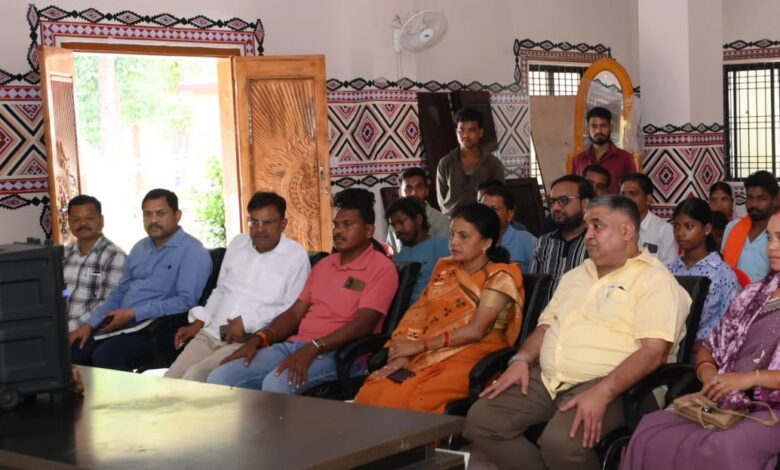 ‘मन की बात’ बना जनसंवाद और जनप्रेरणा का सशक्त मंच, रामगढ़-उदयपुर में सामूहिक श्रवण, मंत्री राजेश अग्रवाल ने प्रधानमंत्री के विचारों को बताया राष्ट्र निर्माण की प्रेरणा….