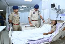 पुलिस कमिश्नर संजीव शुक्ला ने अस्पताल पहुंचकर घायल पुलिस जवानों का जाना हाल…..