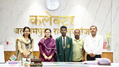संसाधनों की कमी नहीं रोक सकी किसान पुत्र रमन की उड़ान,दूरस्थ आदिवासी अंचल के छात्र ने बिना कोचिंग सेल्फ स्टडी से नीट परीक्षा में पाई सफलता संसाधनों की कमी नहीं रोक सकी किसान पुत्र रमन की उड़ान,दूरस्थ आदिवासी अंचल के छात्र ने बिना कोचिंग सेल्फ स्टडी से नीट परीक्षा में पाई सफलता