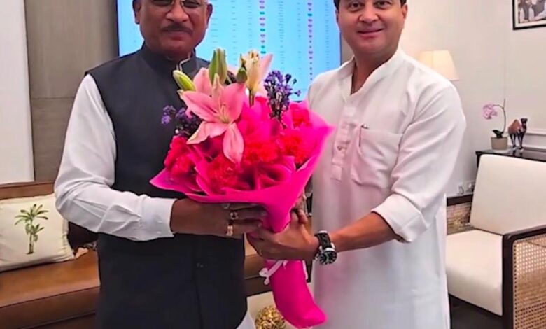छत्तीसगढ़ के दूरस्थ क्षेत्रों को मिलेगी मजबूत डिजिटल पहचान, 2,305 नए मोबाइल टावरों के लिए मुख्यमंत्री विष्णु देव साय ने केंद्र से मांगी मंजूरी….