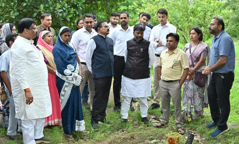 पोटियाडीह में औषधीय खेती से स्व-सहायता समूह महिला सशक्तिकरण और आत्मनिर्भरता की नई मिसाल – मंत्री केदार कश्यप…. पोटियाडीह में औषधीय खेती से स्व-सहायता समूह महिला सशक्तिकरण और आत्मनिर्भरता की नई मिसाल – मंत्री केदार कश्यप….