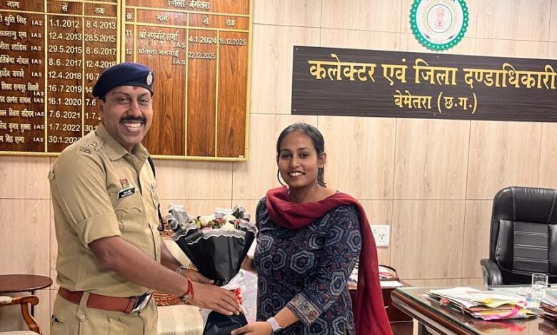 CG:नवपदस्थ एसपी त्रिलोक बंसल (IPS) ने कलेक्टर प्रतिष्ठा ममगाईं से किये सौजन्य भेंट, कानून- व्यवस्था व समन्वय पर हुई चर्चा CG:नवपदस्थ एसपी त्रिलोक बंसल (IPS) ने कलेक्टर प्रतिष्ठा ममगाईं से किये सौजन्य भेंट, कानून- व्यवस्था व समन्वय पर हुई चर्चा