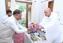 गुरु पूर्णिमा पर मुख्यमंत्री ने अघोर गुरु पीठ बनोरा में किए गुरु दर्शन, बाबा प्रियदर्शी राम से लिया आशीर्वाद….