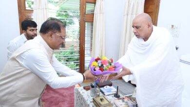गुरु पूर्णिमा पर मुख्यमंत्री ने अघोर गुरु पीठ बनोरा में किए गुरु दर्शन, बाबा प्रियदर्शी राम से लिया आशीर्वाद….