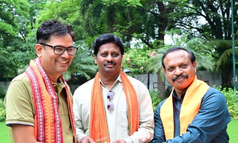 रायगढ़ के अधिवक्ताओं ने वित्त मंत्री ओपी चौधरी से की आत्मीय मुलाकात…. रायगढ़ के अधिवक्ताओं ने वित्त मंत्री ओपी चौधरी से की आत्मीय मुलाकात….