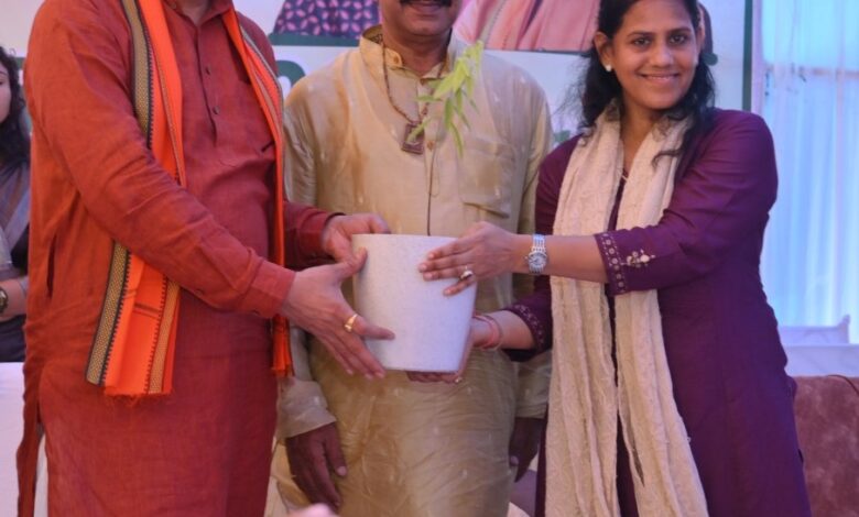 मेडिकल कॉलेज परिसर बना हरित विकास का प्रतीक : स्वास्थ्य मंत्री श्याम बिहारी जायसवाल ने किया पौधरोपण, तेंदूपत्ता बोनस चेक वितरित कर ‘तुहर पौधा तुहर द्वार’ वाहन को दिखाई हरी झंडी…. मेडिकल कॉलेज परिसर बना हरित विकास का प्रतीक : स्वास्थ्य मंत्री श्याम बिहारी जायसवाल ने किया पौधरोपण, तेंदूपत्ता बोनस चेक वितरित कर ‘तुहर पौधा तुहर द्वार’ वाहन को दिखाई हरी झंडी….