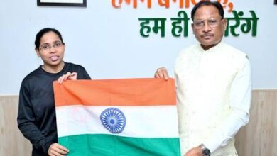 मुख्यमंत्री विष्णुदेव साय ने माउंट एवरेस्ट फतह करने वाली पर्वतारोही अमिता श्रीवास को दी बधाई…. मुख्यमंत्री विष्णुदेव साय ने माउंट एवरेस्ट फतह करने वाली पर्वतारोही अमिता श्रीवास को दी बधाई….