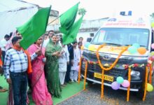 मंत्री लक्ष्मी राजवाड़े ने चांदनी बिहारपुर को दी एम्बुलेंस की सौगात,दिखाई हरी झण्डी