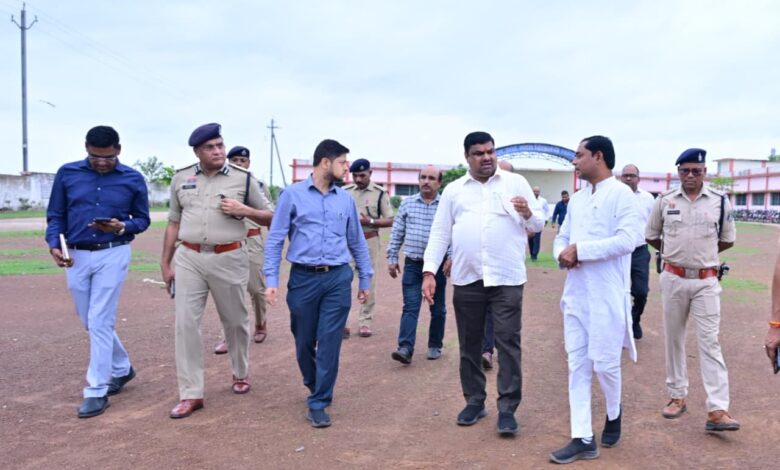 गनियारी पहुंचे स्कूल शिक्षा मंत्री गजेन्द्र यादव, पद्म विभूषण डॉ. तीजन बाई के दशगात्र एवं श्रद्धांजलि कार्यक्रम की तैयारियों का लिया जायजा…. गनियारी पहुंचे स्कूल शिक्षा मंत्री गजेन्द्र यादव, पद्म विभूषण डॉ. तीजन बाई के दशगात्र एवं श्रद्धांजलि कार्यक्रम की तैयारियों का लिया जायजा….
