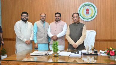 मुख्यमंत्री विष्णु देव साय को बोल बम समिति के संयोजक जितेन्द्र वर्मा ने 17 अगस्त को आयोजित विशाल बोल बम कांवर यात्रा में किया आमंत्रित