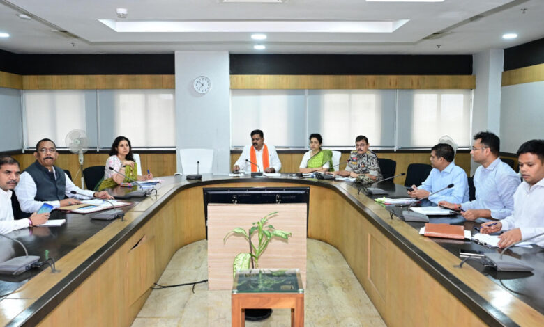 उप मुख्यमंत्री विजय शर्मा ने नक्सल प्रभावित जिलों में विकास और पुनर्वास कार्यों में तेजी लाने के दिए निर्देश, नक्सल प्रकरण वापसी हेतु हर सप्ताह होगी बैठक, प्रभावित परिवारों को मिले हर संभव सहायता…..
