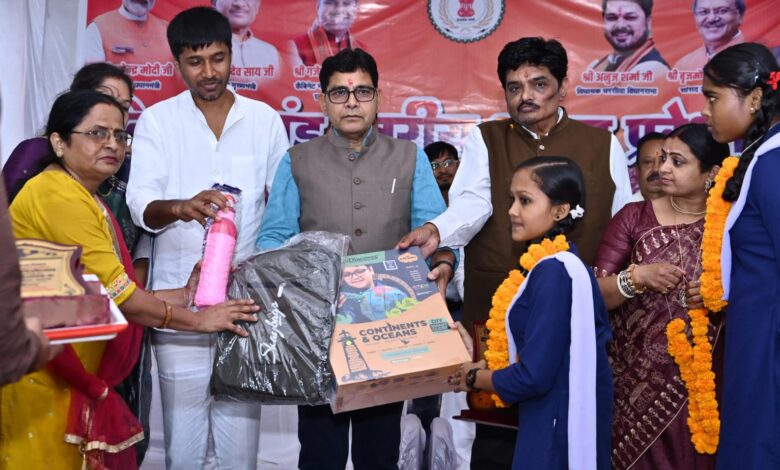 शिक्षा के साथ संस्कारों का समावेश ही समृद्ध छत्तीसगढ़ की नींव – राजस्व मंत्री टंक राम वर्मा…. शिक्षा के साथ संस्कारों का समावेश ही समृद्ध छत्तीसगढ़ की नींव – राजस्व मंत्री टंक राम वर्मा….