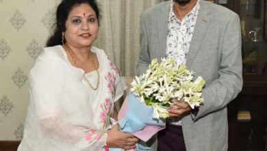राज्यपाल रमेन डेका से महिला आयोग की नव नियुक्त अध्यक्ष डॉ. ममता साहू ने भेंट की….