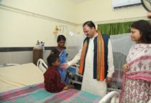 स्वास्थ्य मंत्री जायसवाल ने कांकेर जिला अस्पताल सहित विभिन्न स्वास्थ्य केन्द्रों का निरीक्षण, मरीजों व परिजनों से मुलाकात कर जाना हालचाल…..